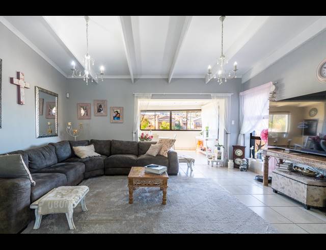 3 BEDROOM HOUSE FOR SALE IN ISLAND VIEW